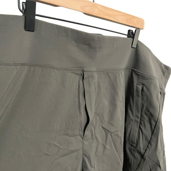 Athleta Trekkie North Short - Picture 6 of 8